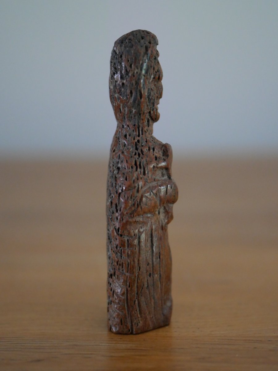 Statuette médiévale représentant une sainte à la croix – Manche de couteau, XIVe-XVe siècle-photo-2