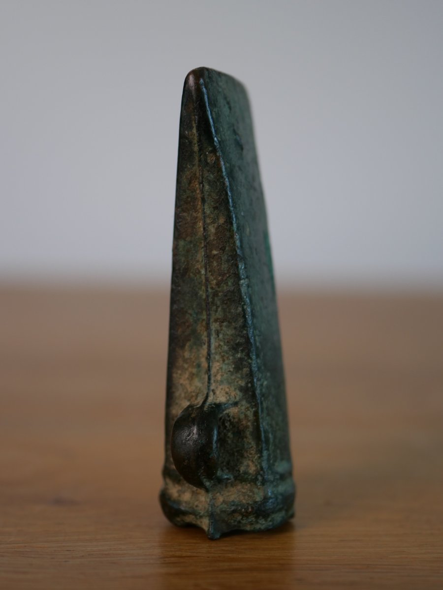 Petite hache à douille et anneau latéral – Âge du Bronze final, protohistoire, archéologie-photo-2
