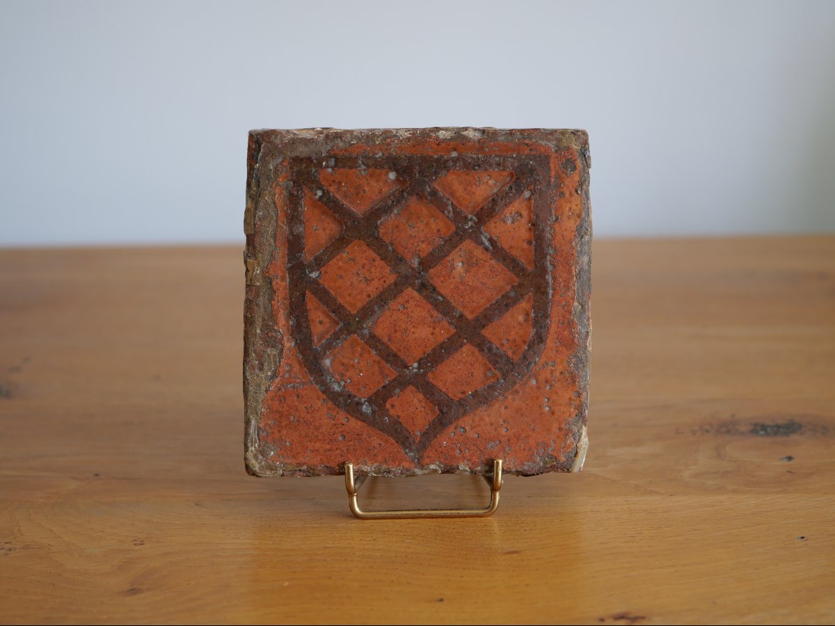 Carreau de pavement médiéval héraldique en terre cuite – XIIIe siècle – Provenance Aisne 