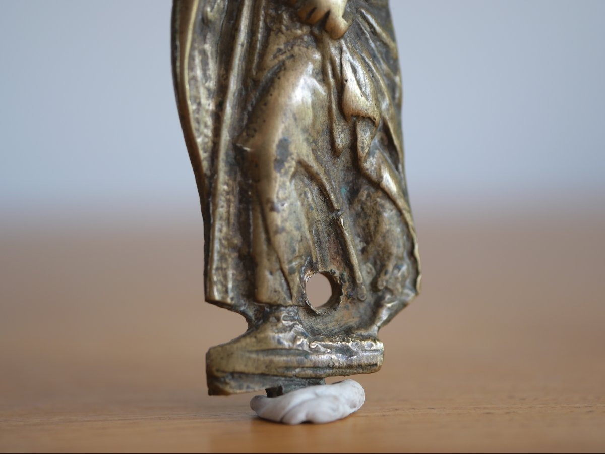 Applique médiévale en bronze représentant un bourgeois en houppelande – Début XVe siècle-photo-4