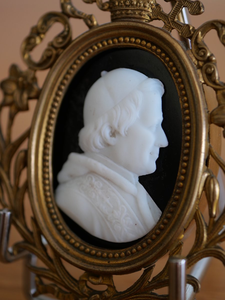 Reliquaire papal du XIXe siècle contenant des cheveux du pape Pie IX (1792-1878) – Vatican-photo-2