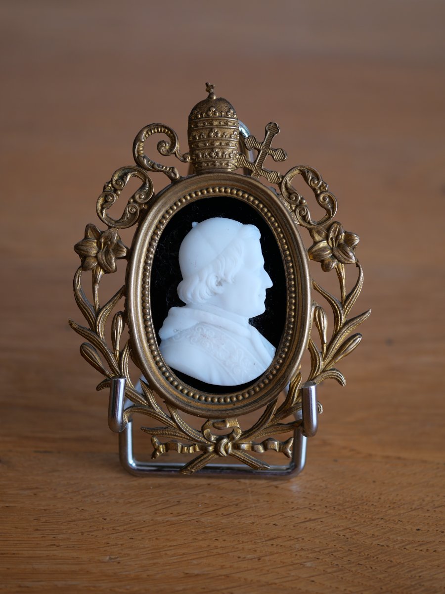 Reliquaire papal du XIXe siècle contenant des cheveux du pape Pie IX (1792-1878) – Vatican