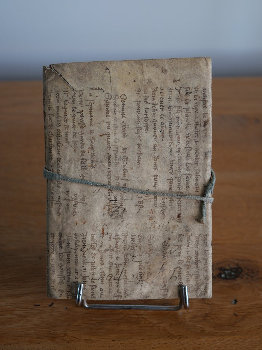 Medieval Parchment Pouch – Fragment Of A 14th-century Construction Ledger – Manuscript-photo-2