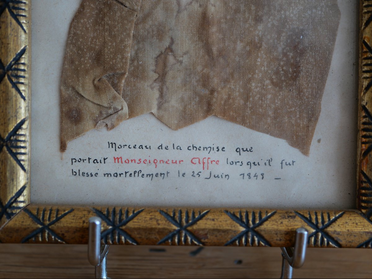 Relique historique de Monseigneur Affre (1793-1848) – Fragment de sa chemise, Souvenir 1848 -photo-2
