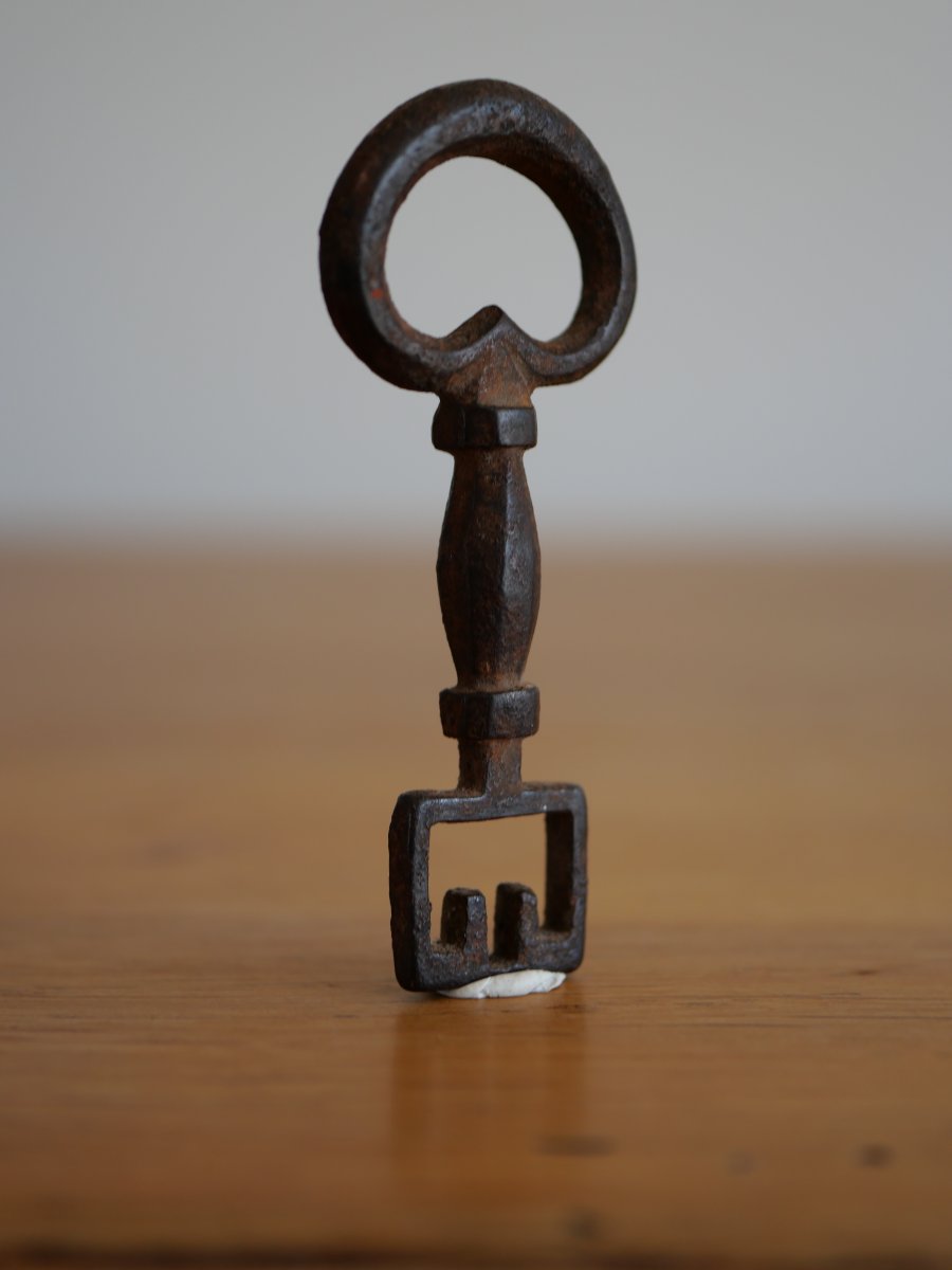 Clé à platine « à la capucine » du XVIIIe siècle – Provenance Adrien Prévost de Longpérier XIXe