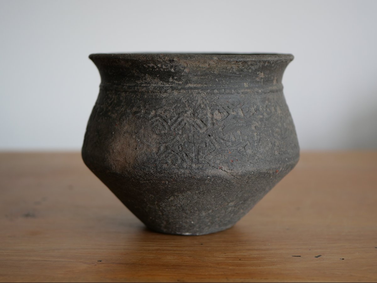 Pot mérovingien en céramique tournée à décor de croix, VIe–VIIe siècle, archéologie-photo-4
