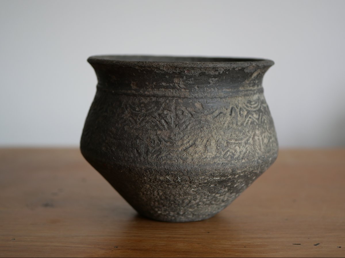 Pot mérovingien en céramique tournée à décor de croix, VIe–VIIe siècle, archéologie-photo-1