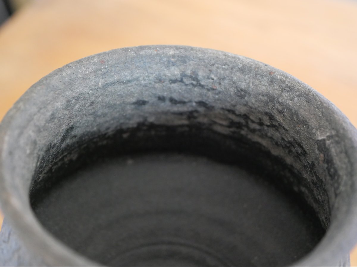 Pot mérovingien en céramique tournée à décor de croix, VIe–VIIe siècle, archéologie-photo-3