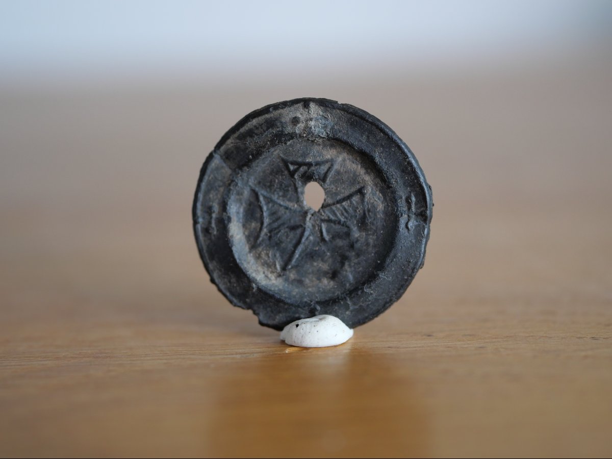 Medieval Pewter Dinner Plate With Cross Motif — Flanders, 14th–15th Century, Templar-photo-3