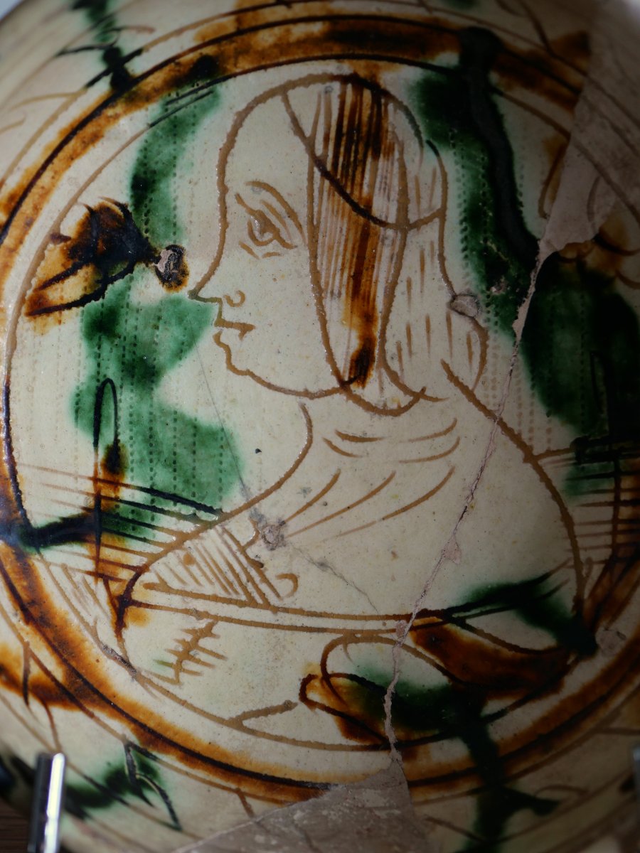 Italian Majolica Bowl With Sgraffito Decoration – Ferrara, Emilia-romagna, Late 15th–early 16th Century -photo-2