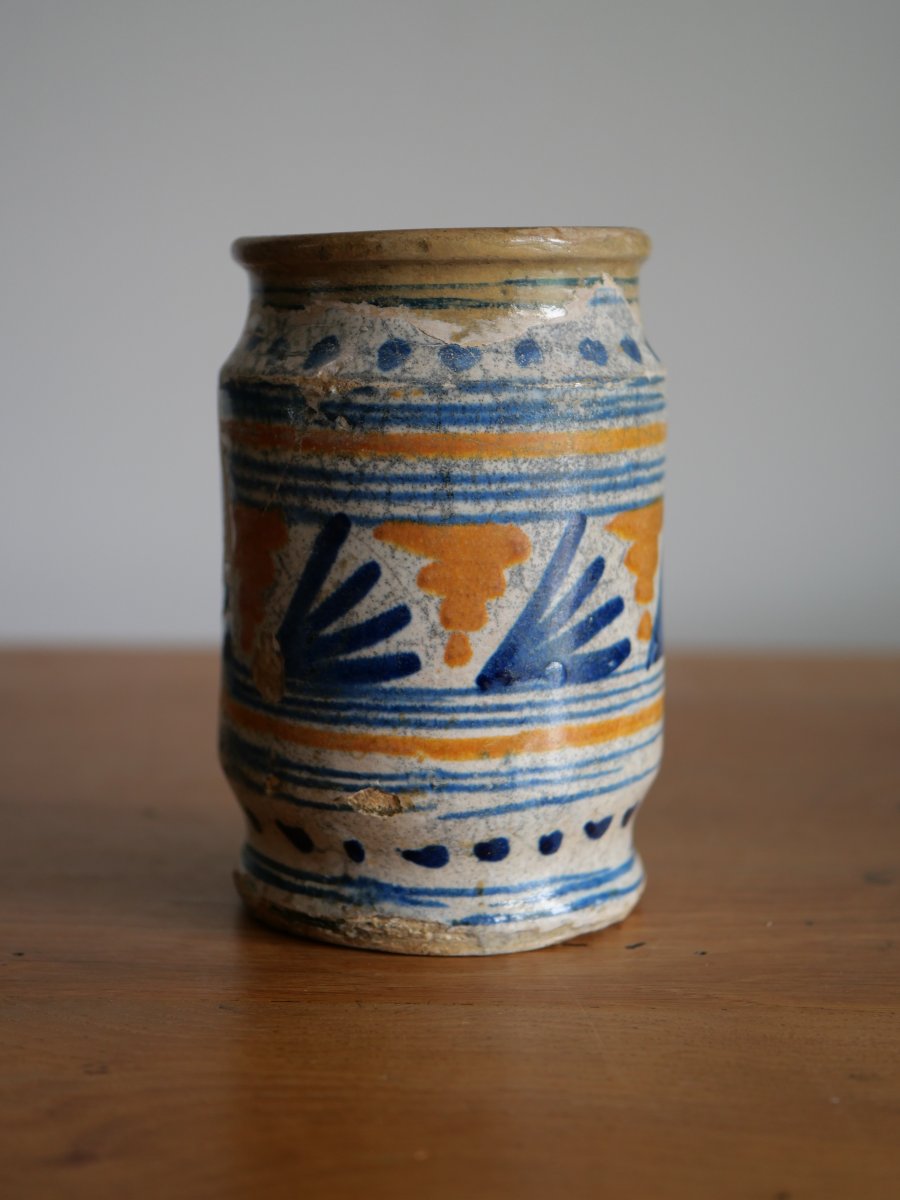Small Dutch Majolica Apothecary Albarello, Circa 1550–1600. High 16th Century
