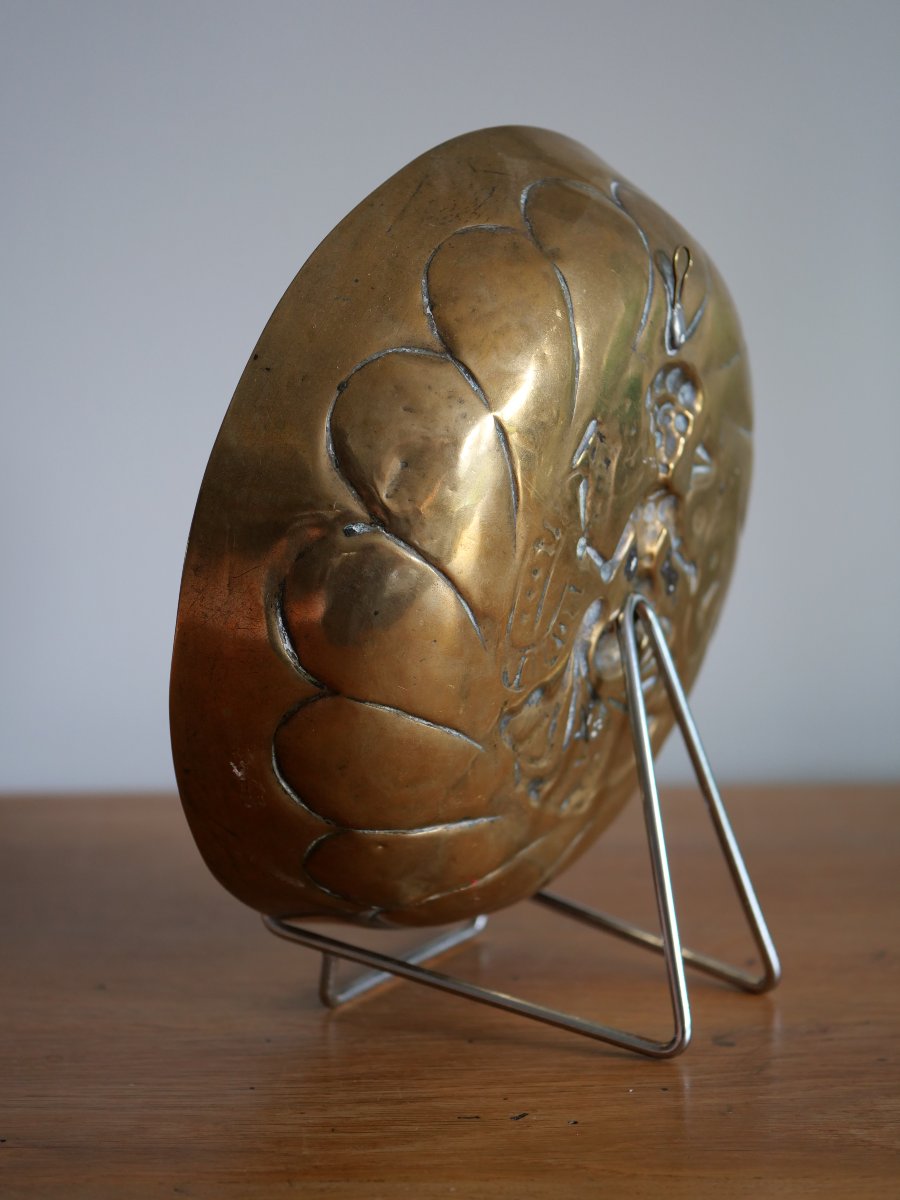 Petit bassin en laiton repoussé – Vierge enceinte – Nuremberg, seconde moitié du XVe siècle -photo-3