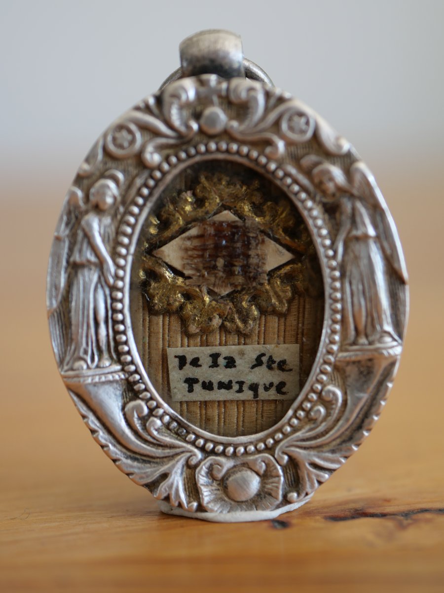 Silver Reliquary Containing A Relic Of Christ's Holy Tunic, 19th Century.