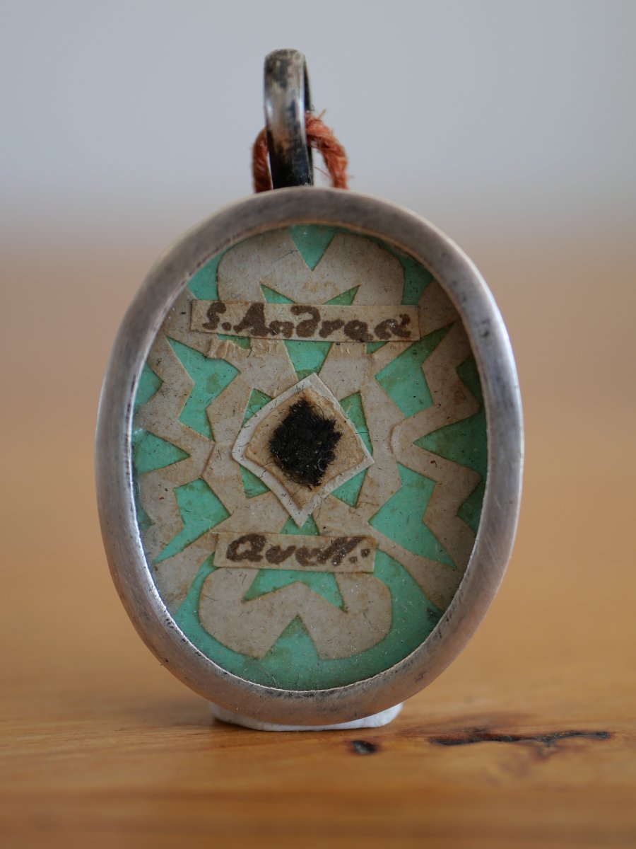 Reliquaire ovale en argent massif — XVIIIe siècle — Relique de saint André Avellin (1521-1608)