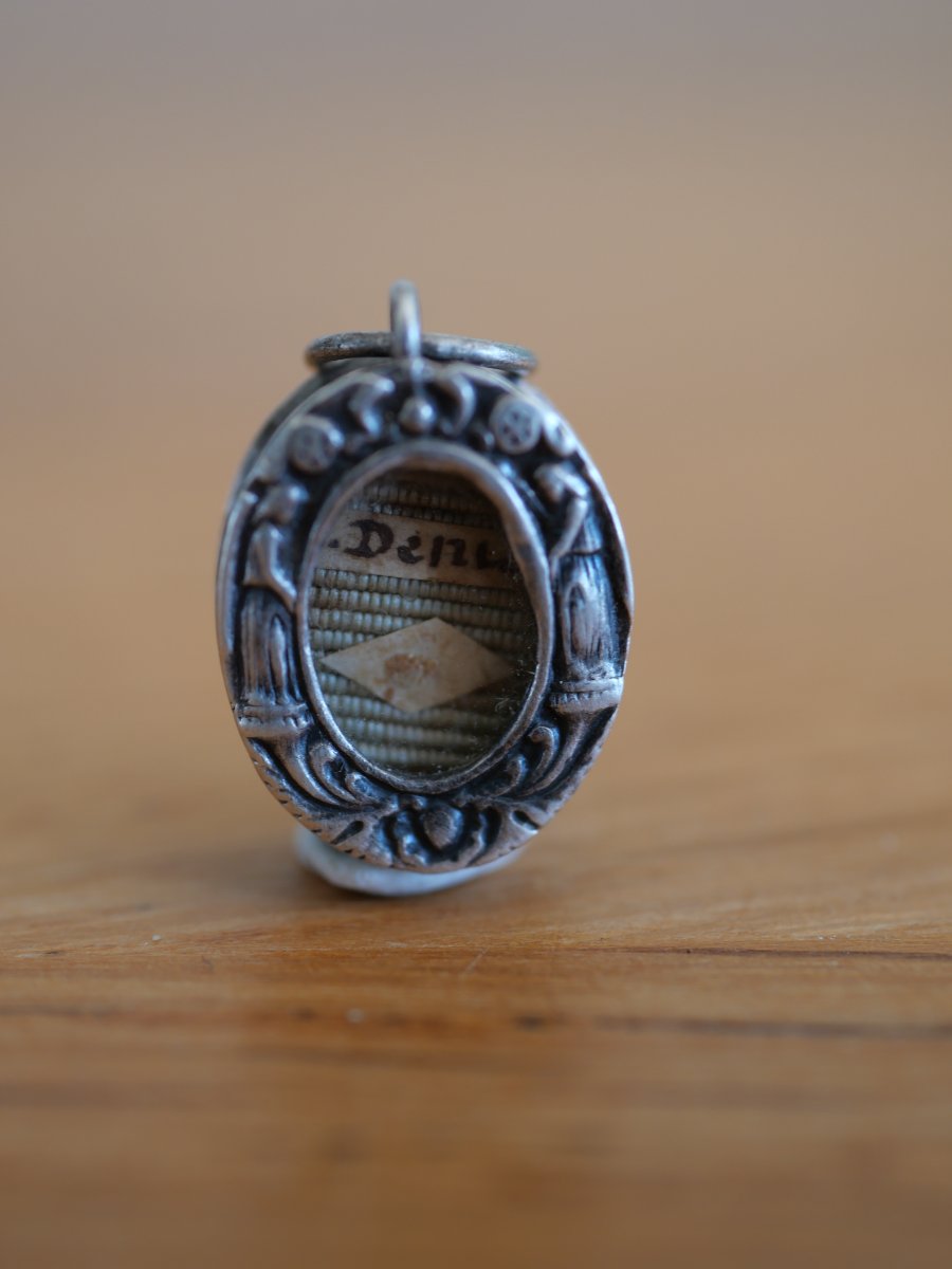 Small Oval Silver Reliquary Containing A Relic Of Saint Denis; 19th Century, Paris-photo-2