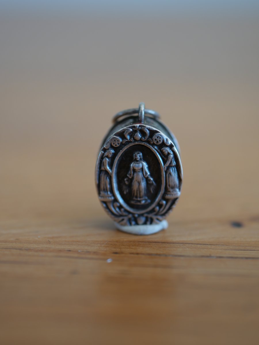 Small Oval Silver Reliquary Containing A Relic Of Saint Denis; 19th Century, Paris-photo-3