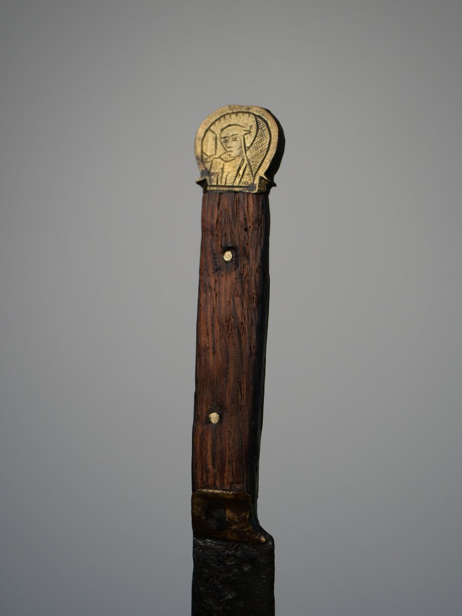 Flemish Knife From The Late 15th–early 16th Century, With Bronze Pommels Engraved With Two Fools-photo-2
