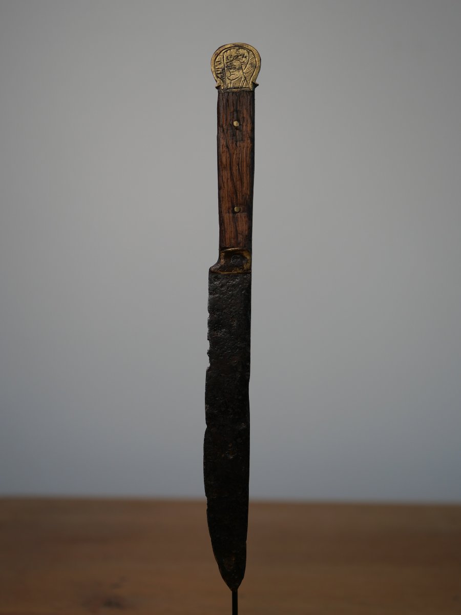 Flemish Knife From The Late 15th–early 16th Century, With Bronze Pommels Engraved With Two Fools-photo-3