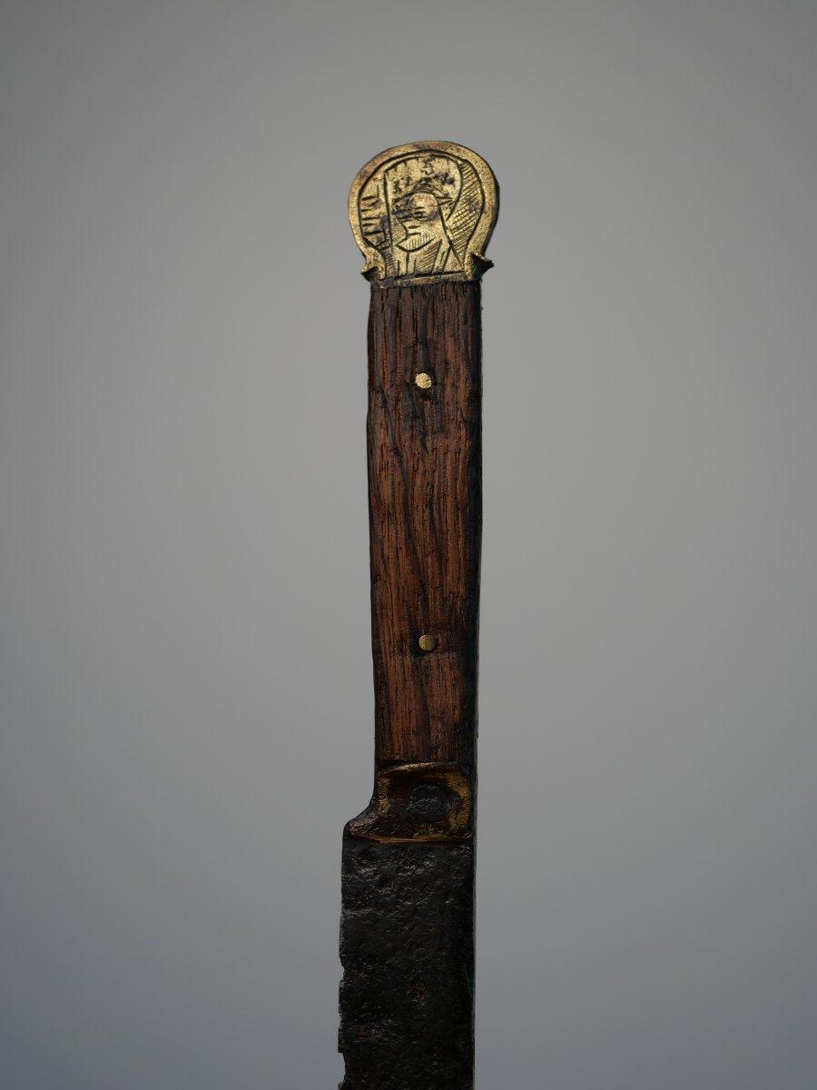 Flemish Knife From The Late 15th–early 16th Century, With Bronze Pommels Engraved With Two Fools-photo-4