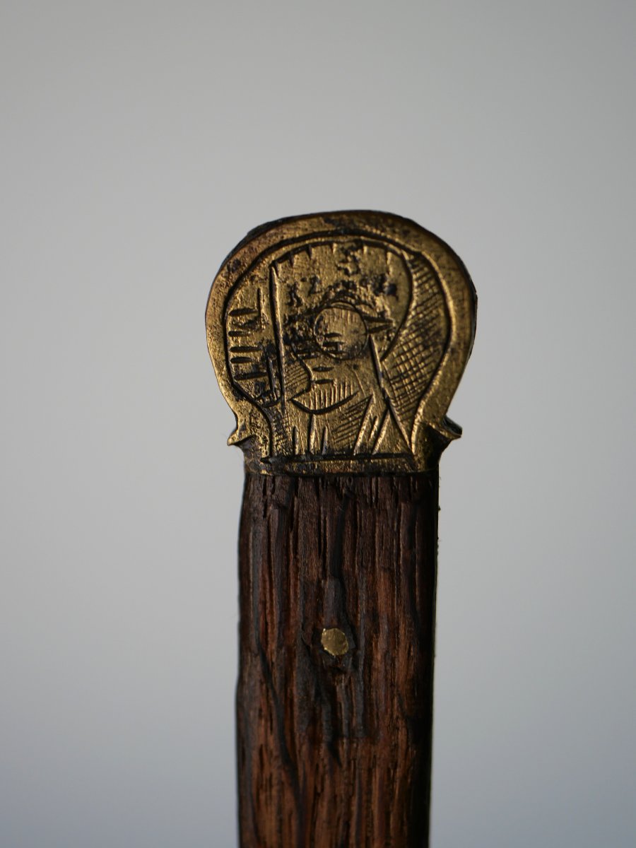 Flemish Knife From The Late 15th–early 16th Century, With Bronze Pommels Engraved With Two Fools-photo-1