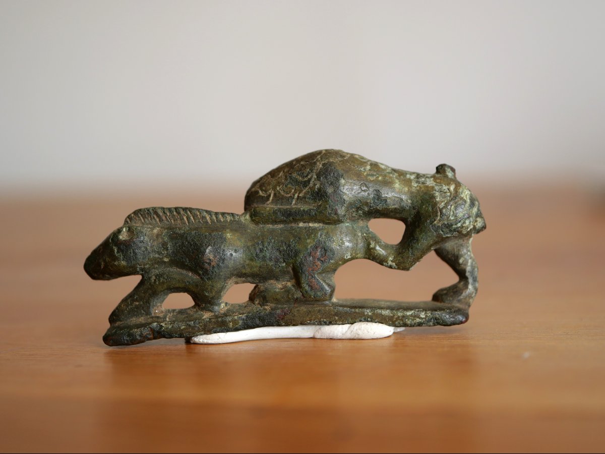 Manche de couteau romain en bronze – Lion attaquant un sanglier – Gaule romaine, archéologie-photo-1