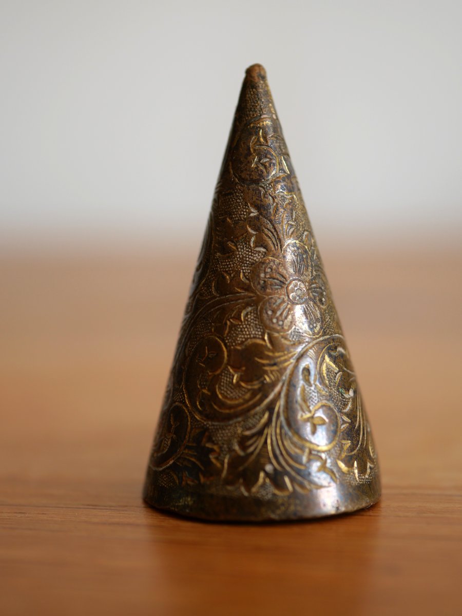 Éteignoir à bougie en bronze doré ciselé, fin du XVIIe siècle. Grand siècle Louis XIV-photo-2