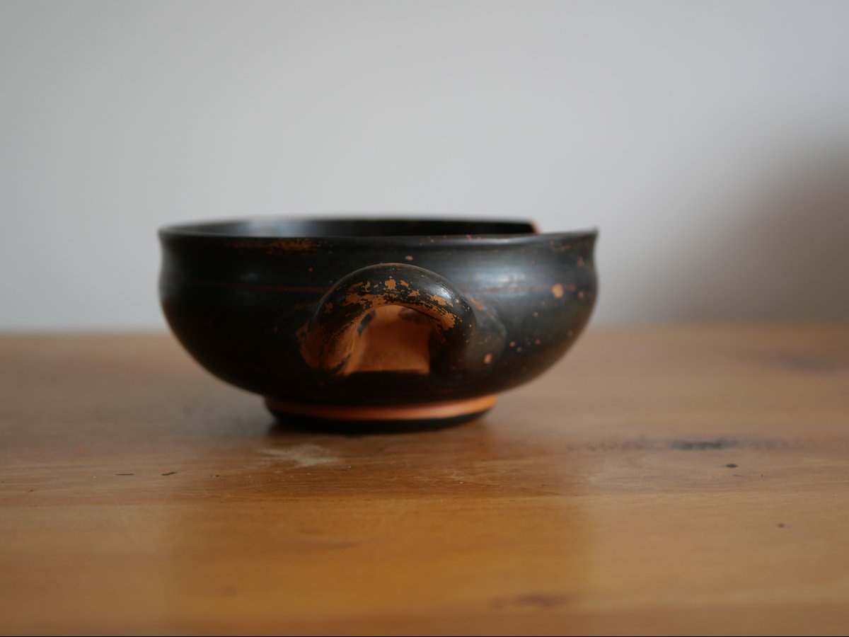 Kylix attique avec inscription grecque gravée ΦΙΛΩΝΟΣ , Ve–IVe siècle av. J.-C. Archéologie-photo-1