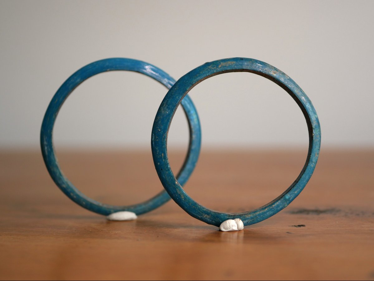 Paire de bracelets d’enfant en verre bleu turquoise – Époque romaine, IIe-IVe siècle, expertisé-photo-2