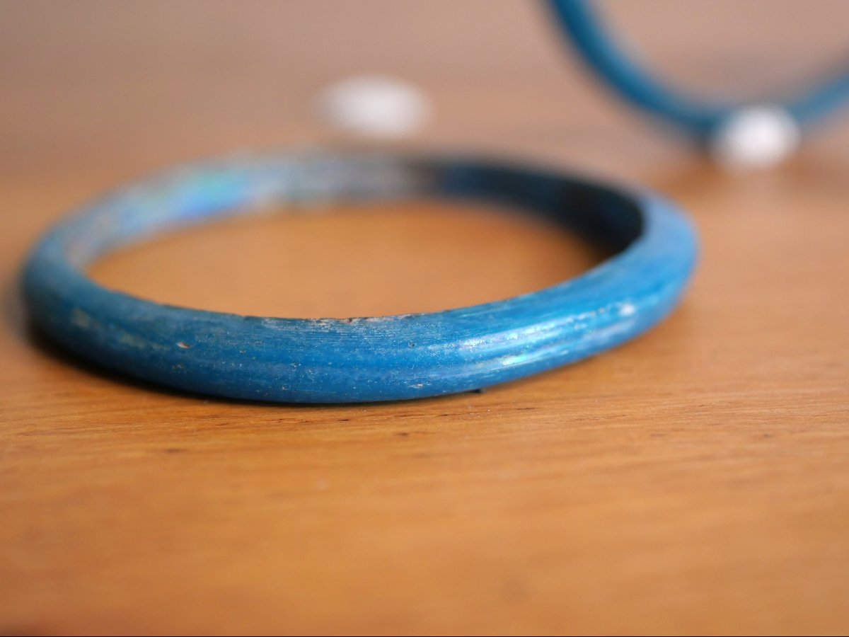 Paire de bracelets d’enfant en verre bleu turquoise – Époque romaine, IIe-IVe siècle, expertisé-photo-4