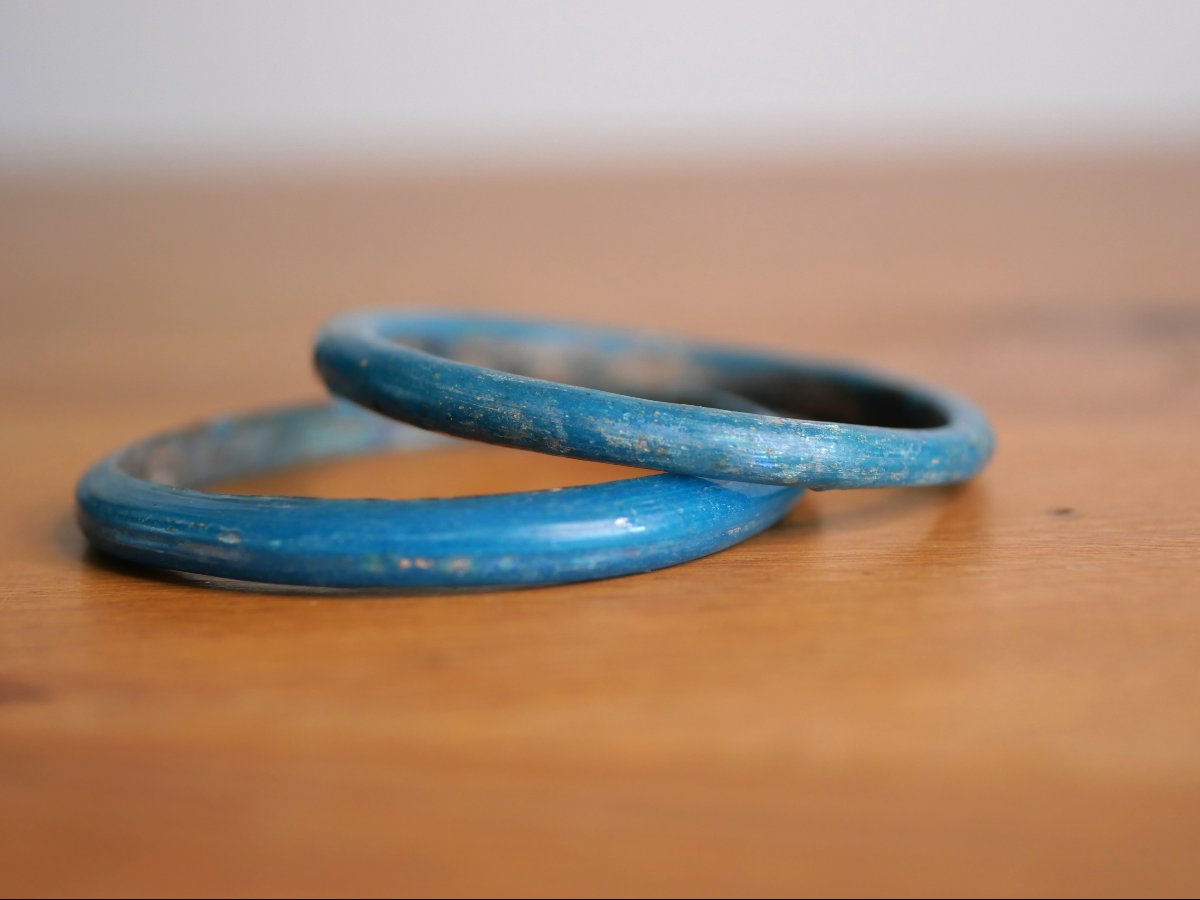 Paire de bracelets d’enfant en verre bleu turquoise – Époque romaine, IIe-IVe siècle, expertisé