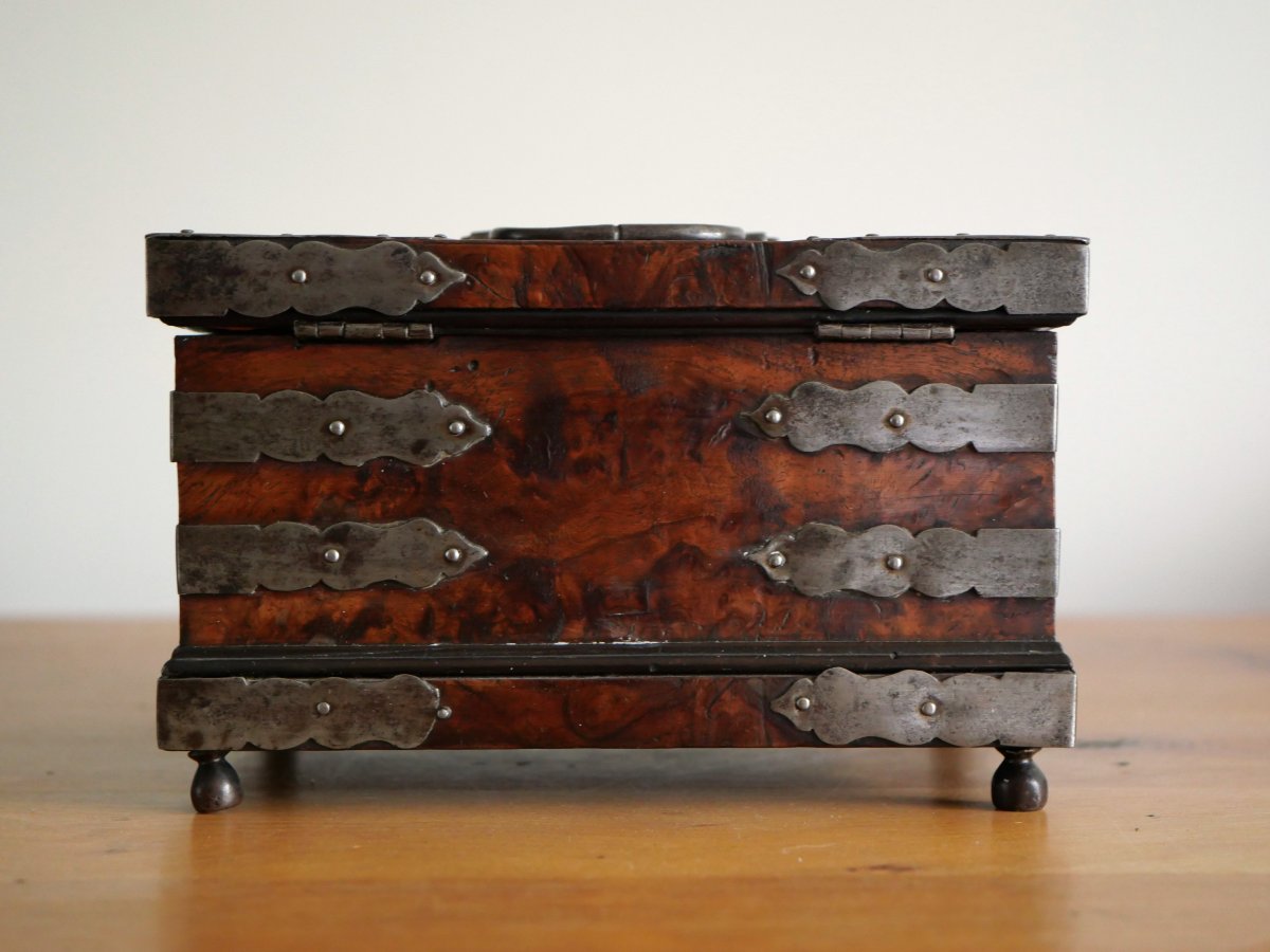Coffret en noyer et fer forgé d’époque Louis XIV – XVIIe siècle, Haute époque -photo-4