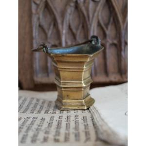 Bénitier de chevet gothique en bronze – Flandres, fin XVe siècle