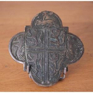 Pendant de harnais médiéval armorié – XIIIe / XIVe, provenance, haute époque, gothique