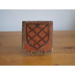 Carreau de pavement médiéval héraldique en terre cuite – XIIIe siècle – Provenance Aisne