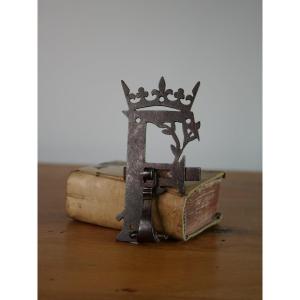 Royal Window Latch With A Crowned "f" – Francis I – Château De Chambord – Circa 1500–1515 – 16th Century