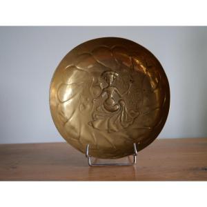 Small Embossed Brass Basin – Virgin And Child – Nuremberg, Second Half Of The 15th Century