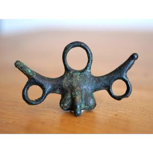 Pendentif-amulette phallique en bronze – Époque romaine, Ier-IIe siècle ap. J.-C. Archéologie