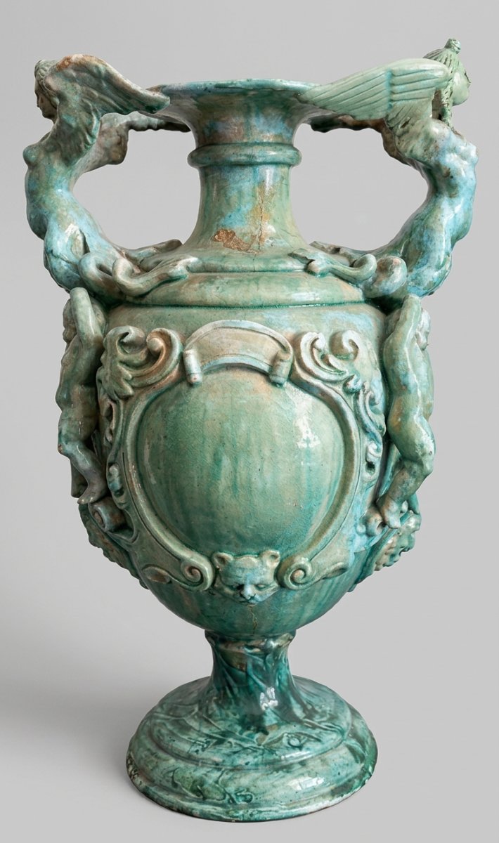 Paire De Vases Dans Le Goût Renaissance Italienne Terres Cuites Vert Femmes Et Putti 