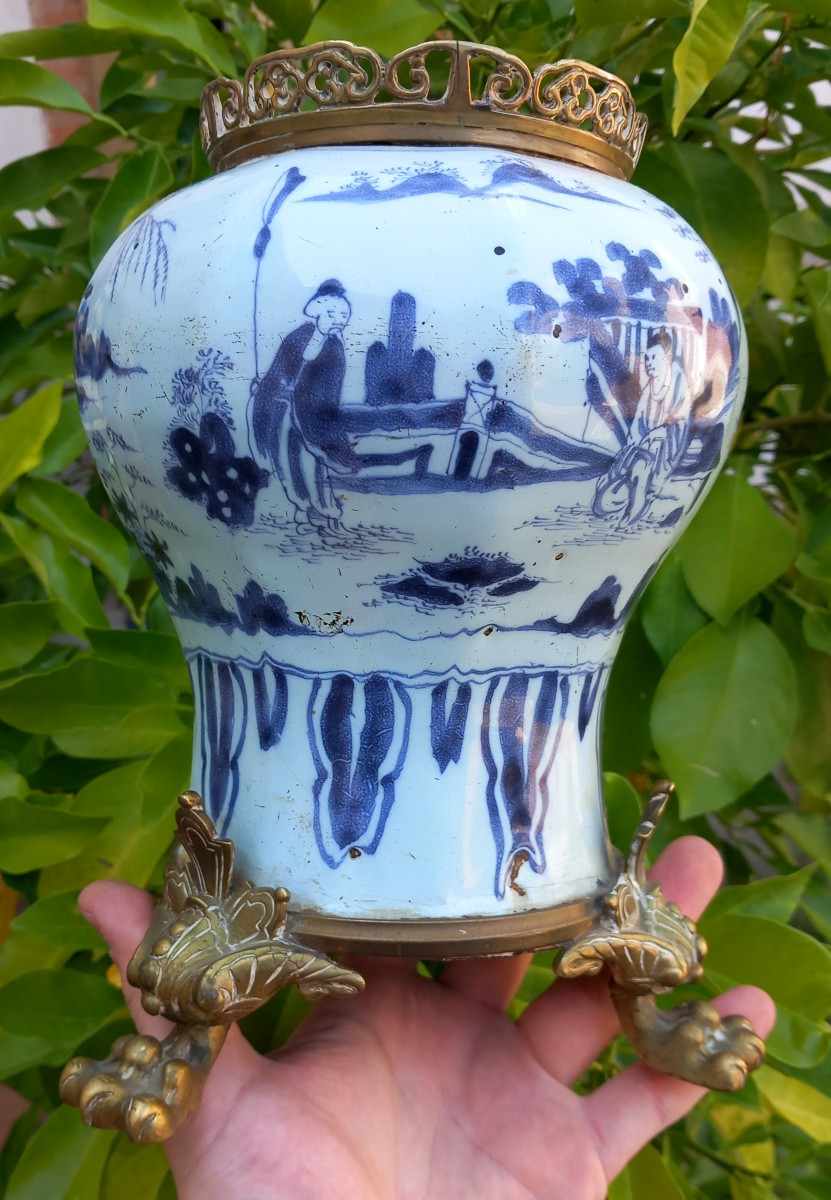 Vase en Faience de Delft du XVIIe Siècle Monture Bronze XIXe Personnages -photo-2