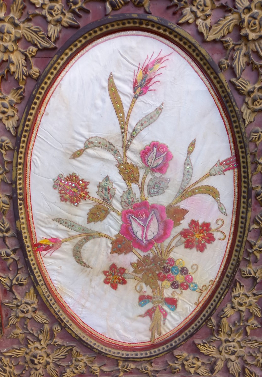 Broderies sur Soie Encadrements Bois Sculpté et Peints du XIXe Siècle Indochine Vietnam -photo-3
