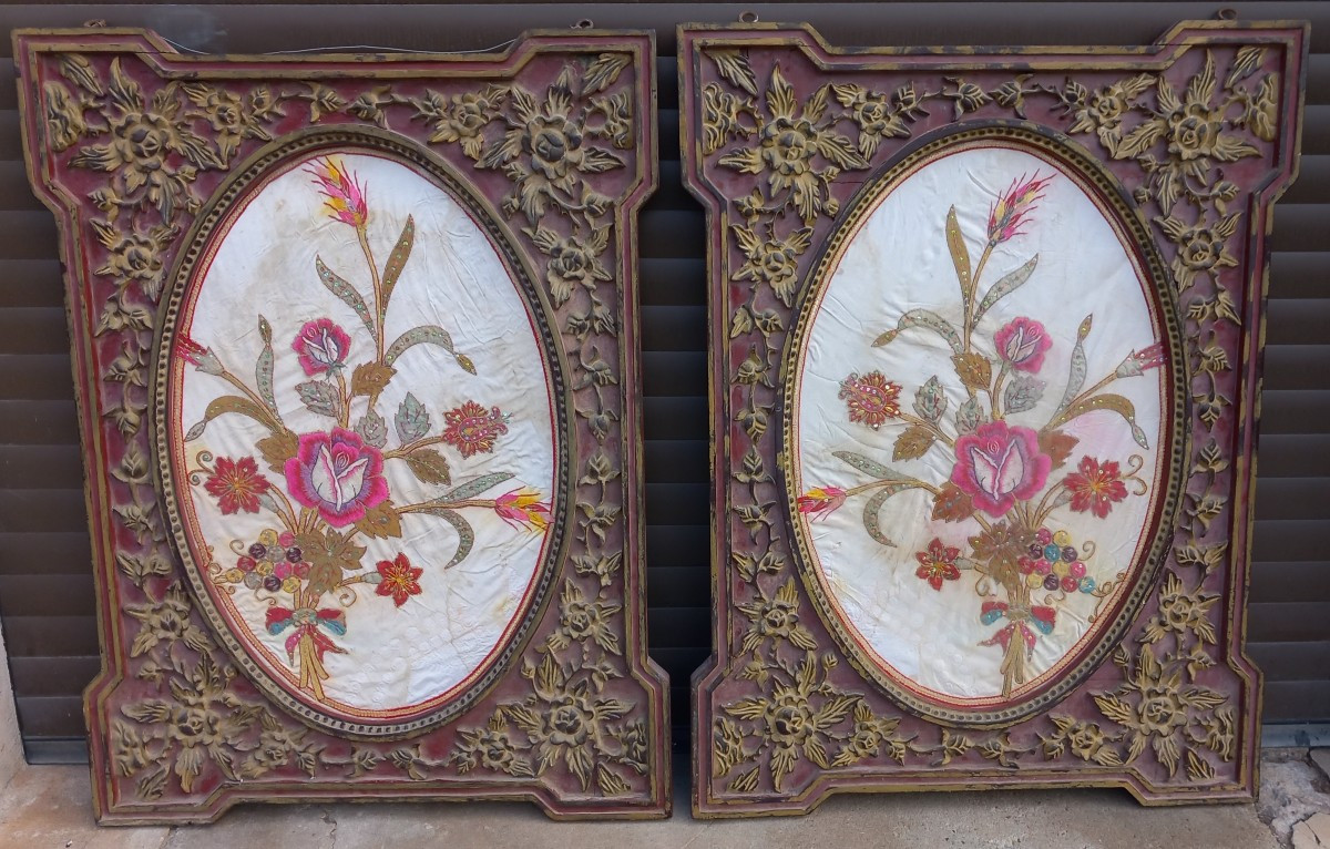 Broderies sur Soie Encadrements Bois Sculpté et Peints du XIXe Siècle Indochine Vietnam 
