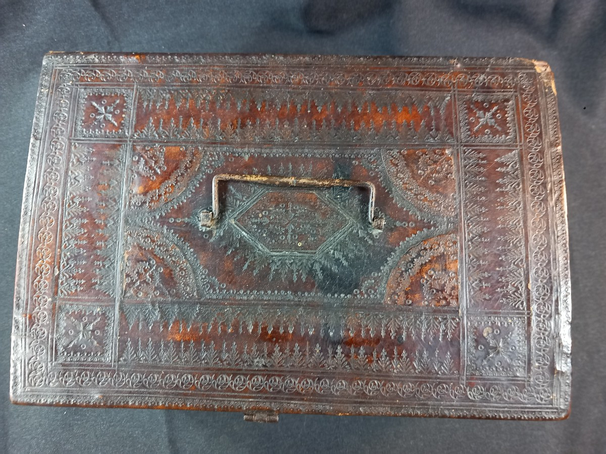 Leather Letter Box With Tool Decoration, Domed Profile, Marbled Paper Interior, 17th Century -photo-2