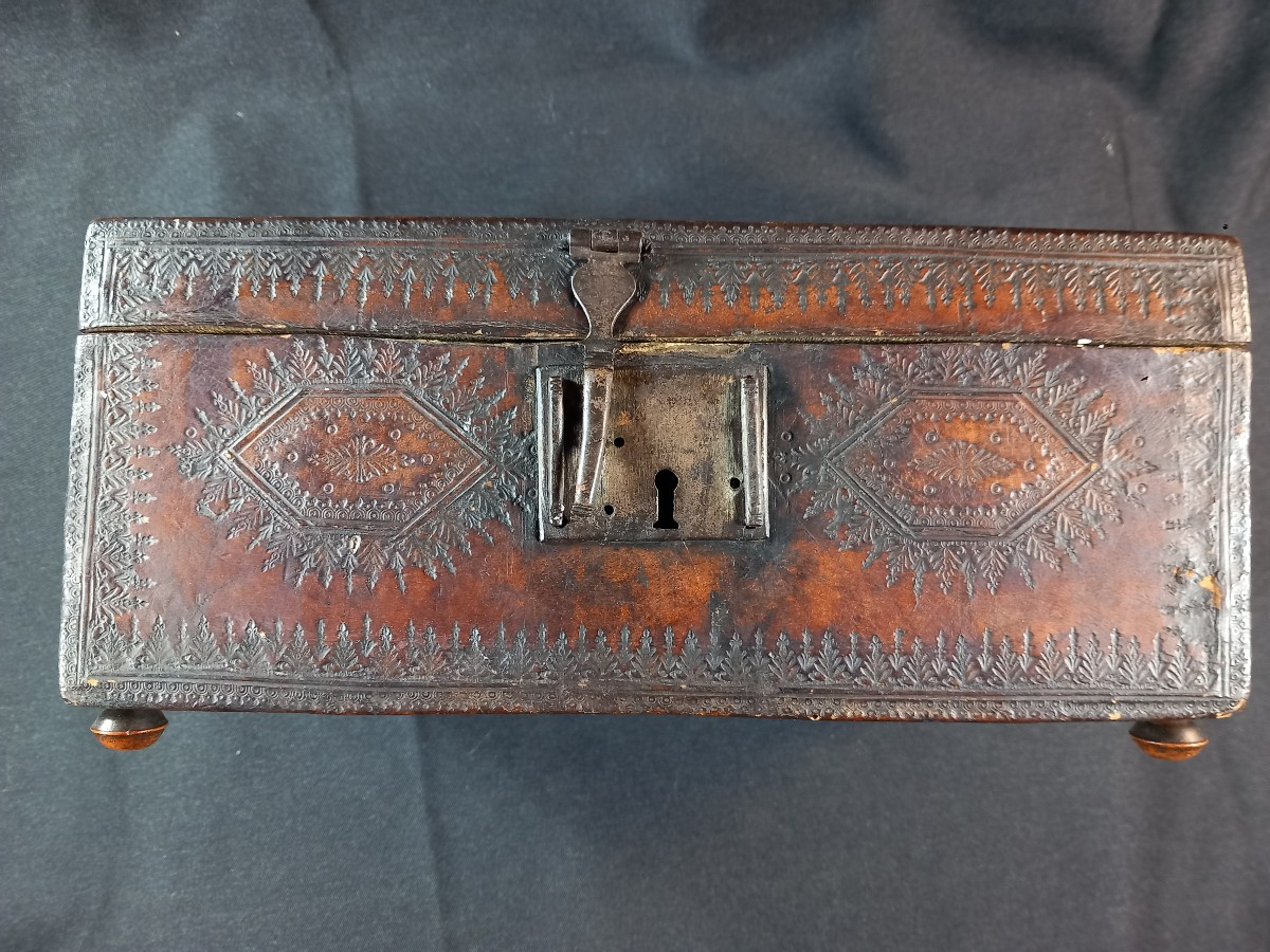 Leather Letter Box With Tool Decoration, Domed Profile, Marbled Paper Interior, 17th Century -photo-3