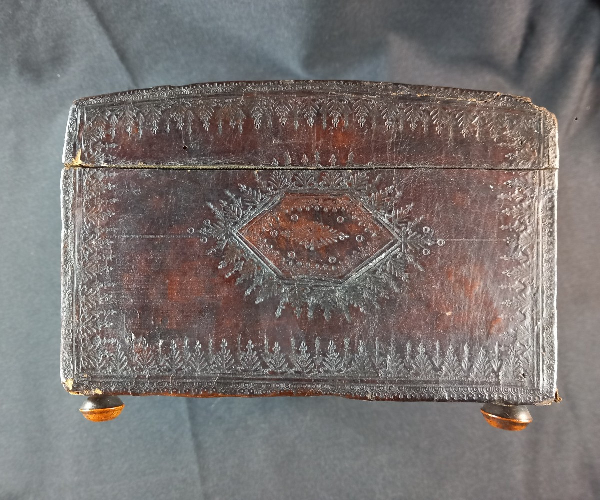 Leather Letter Box With Tool Decoration, Domed Profile, Marbled Paper Interior, 17th Century -photo-4