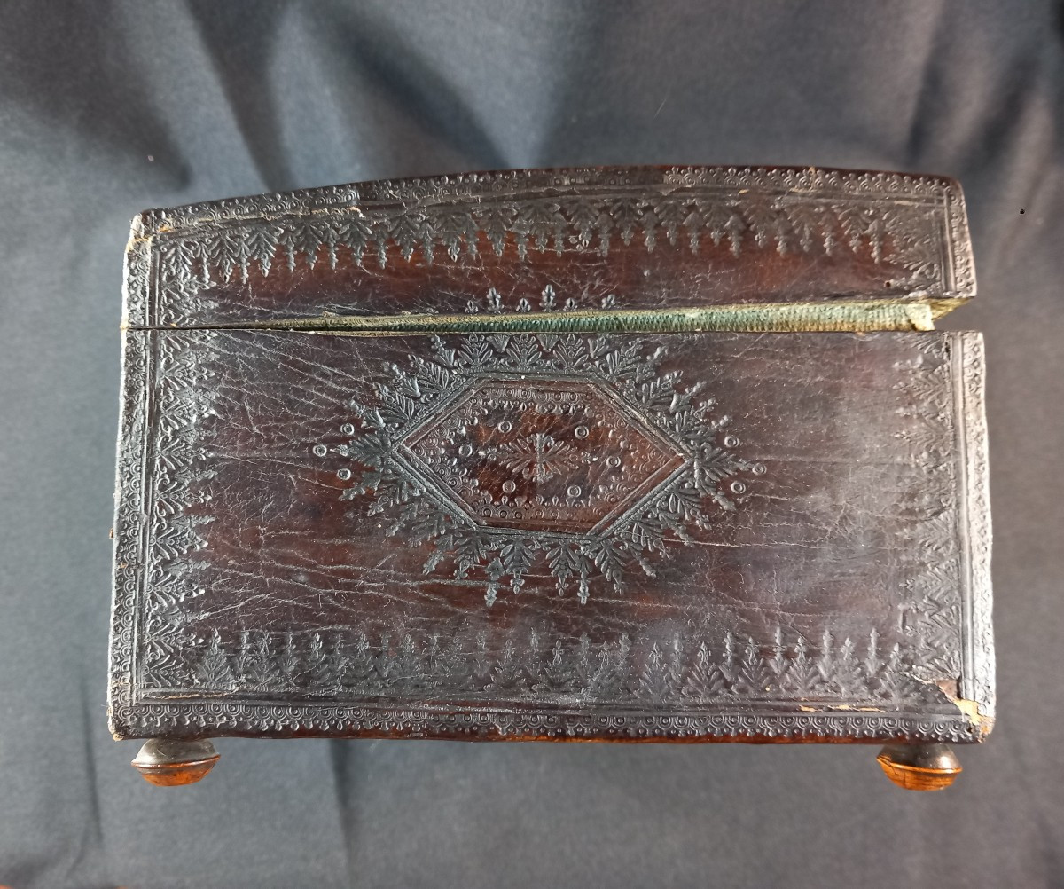 Leather Letter Box With Tool Decoration, Domed Profile, Marbled Paper Interior, 17th Century -photo-2