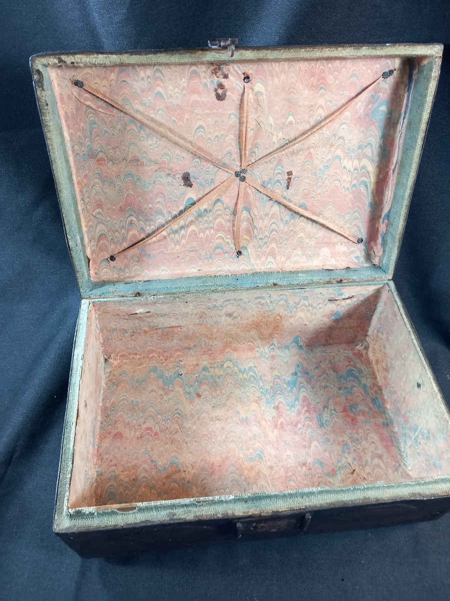Leather Letter Box With Tool Decoration, Domed Profile, Marbled Paper Interior, 17th Century -photo-4