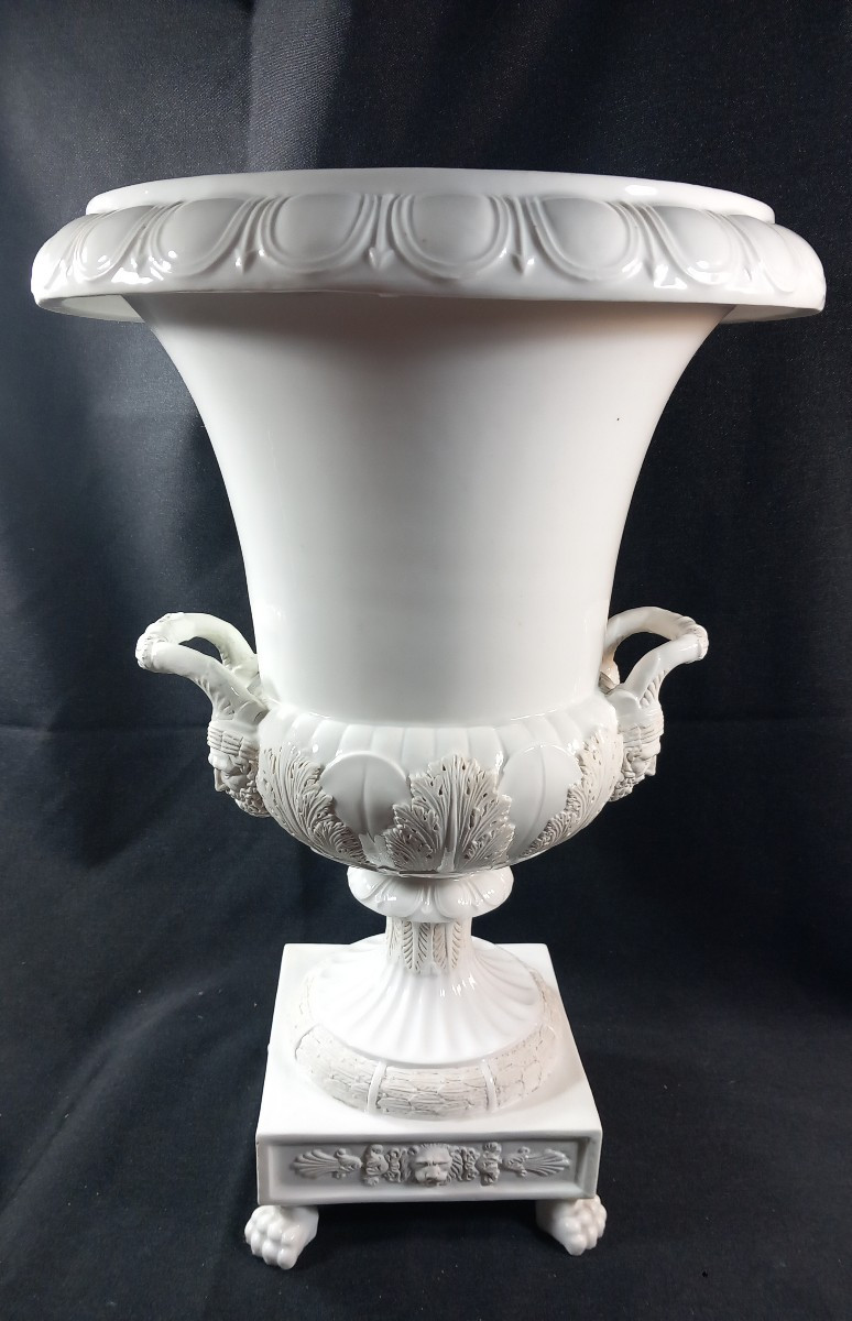 Important Medici Shape Vase In Biscuit And Mehun-sur-yèvre (cher) Porcelain, Louis XVIII