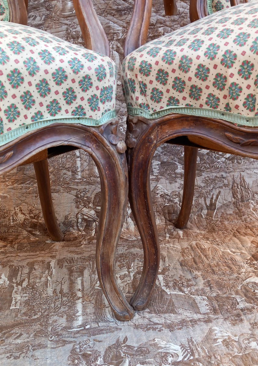 Suite de Quatre Fauteuils en Cabriolet d'Epoque Louis XV en Bois Naturel -photo-2