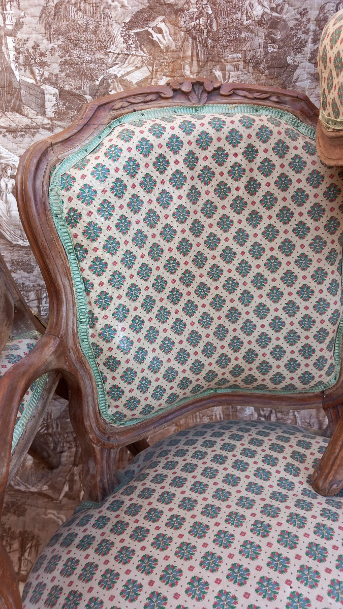Suite de Quatre Fauteuils en Cabriolet d'Epoque Louis XV en Bois Naturel -photo-1