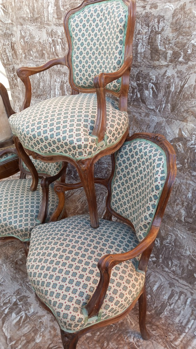 Suite de Quatre Fauteuils en Cabriolet d'Epoque Louis XV en Bois Naturel -photo-5